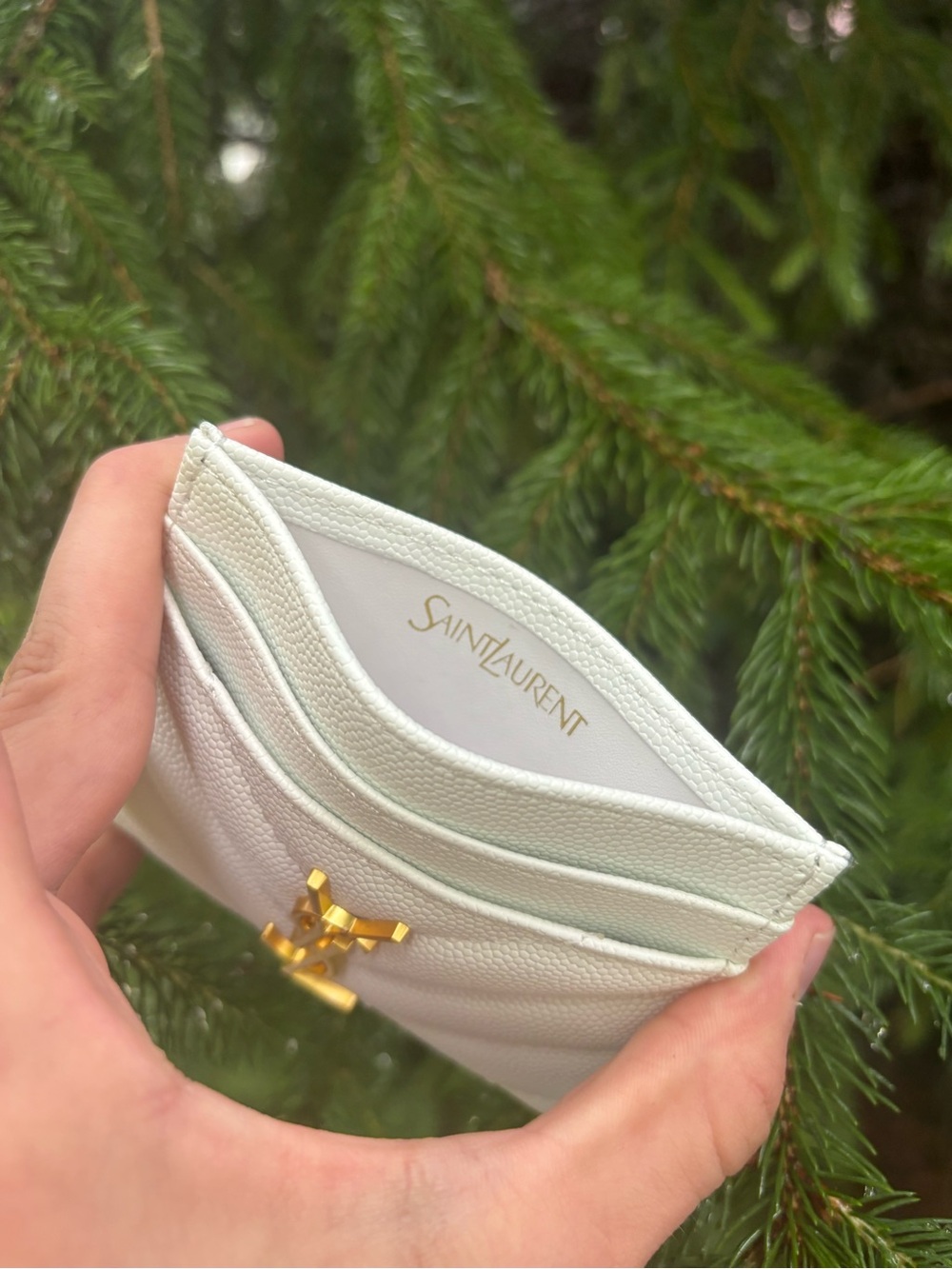 Yves Saint Laurent White Quilted Card Case with Gold YSL Emblem - Picture 3 of 3